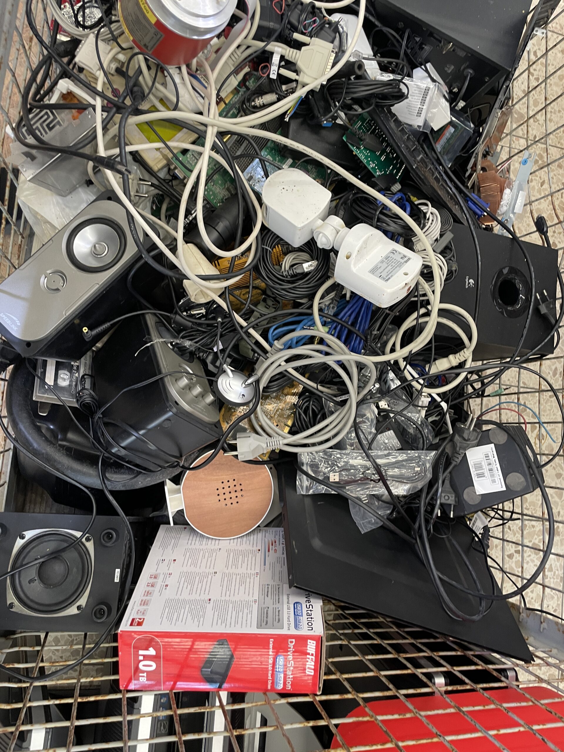 Vorsortierung Elektro Vorsortierung der Elektroteile